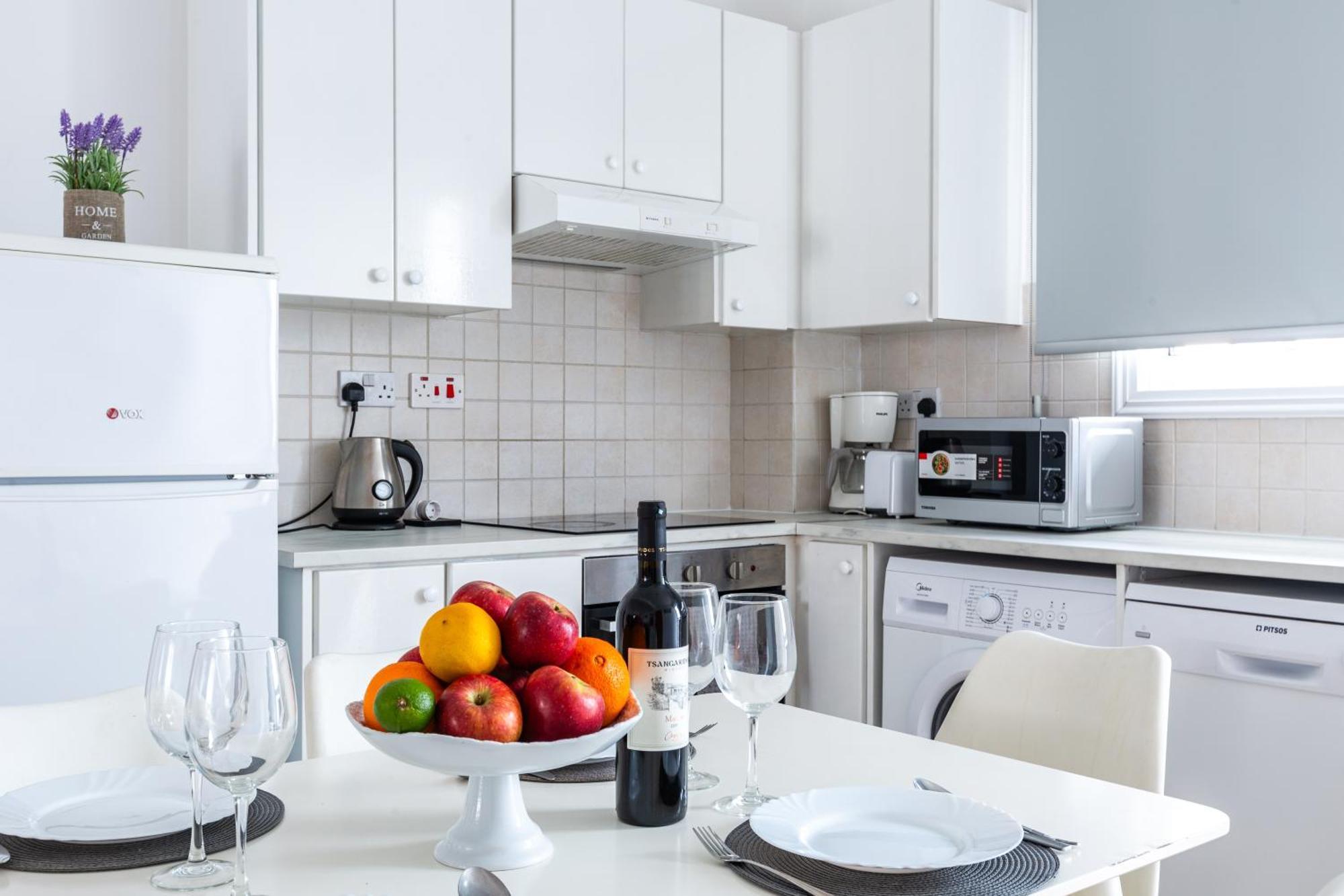 Beautiful 2 Bed Apartment In Paphos Cyprus Exterior foto